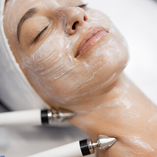 Luxus Gesichts- und Dekolleté-Behandlungen, Expert Beauty, Vienna, Wien